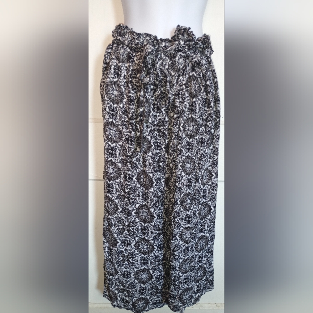 🌺BUNDLE ONLY🌺 Robert Louis Monochrome Patterned Apparel
